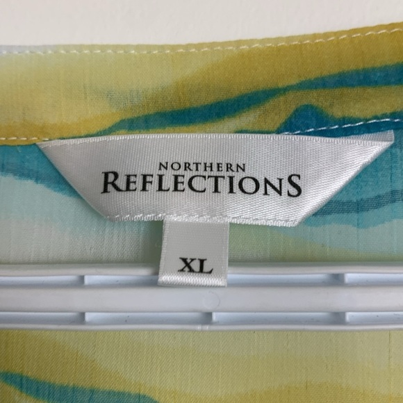 Northern Reflections light, airy, flowing, opaque sleeveless top. - Picture 5 of 12